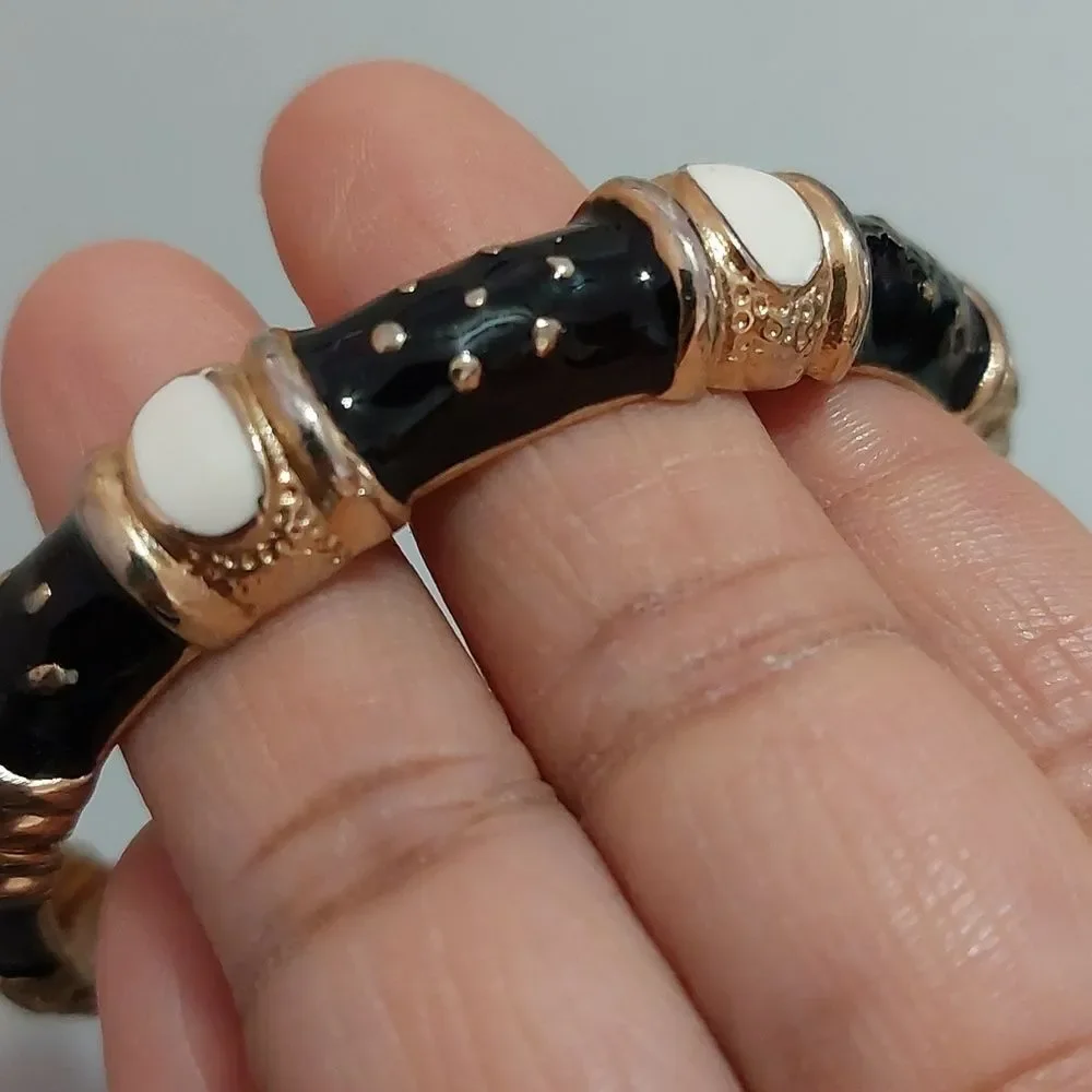 Vintage Black White Enameled Gold Tong Tone Hinged Bangle Bracelet - Picture 3 of 6